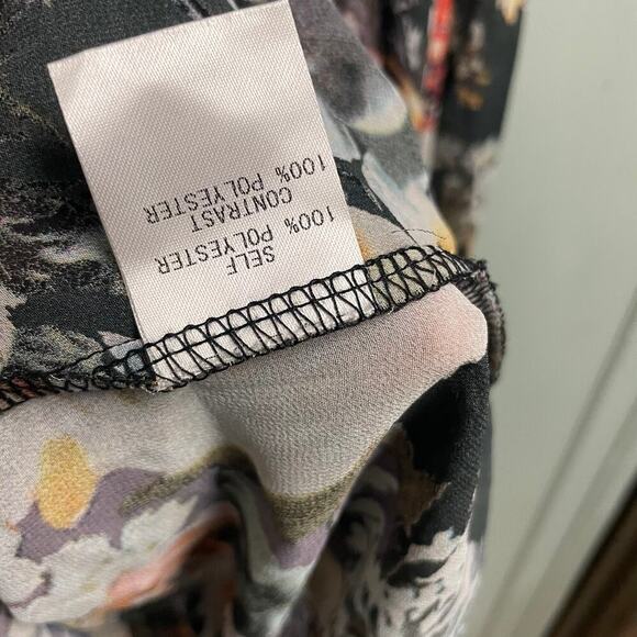 Hazel Size Large Black Floral Loose Fit Lightweight Top Crochet Accent - Picture 5 of 5